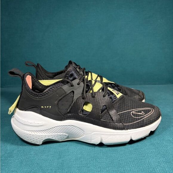 Size 12 - Men’s Nike Huarache Type Shoes - Picture 3 of 9
